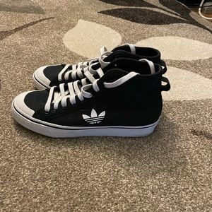 Adidas Nizza, size 8, black and white